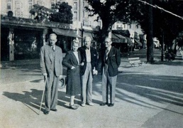 1942 metais Prancūzijoje, Kanų kurorte, (iš kairės): rašytojas Jurgis Savickis, Bronislava Klimienė, ministrai Eduardas Turauskas ir Petras Klimas. Nnuotrauka iš Los Anžele leidžiamo žurnalo „Lietuvių dienos“ (1964 m. vasaris)